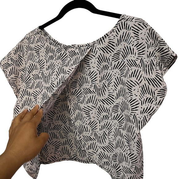 Forever 21 Open Back Crop Top Sheer Geometric Thin White and Black Shirt Size S - Picture 4 of 8